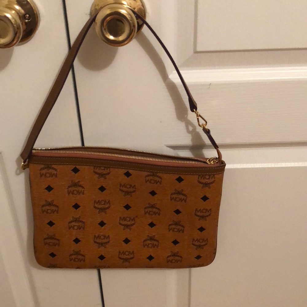 Authentic mcm pouch ✨